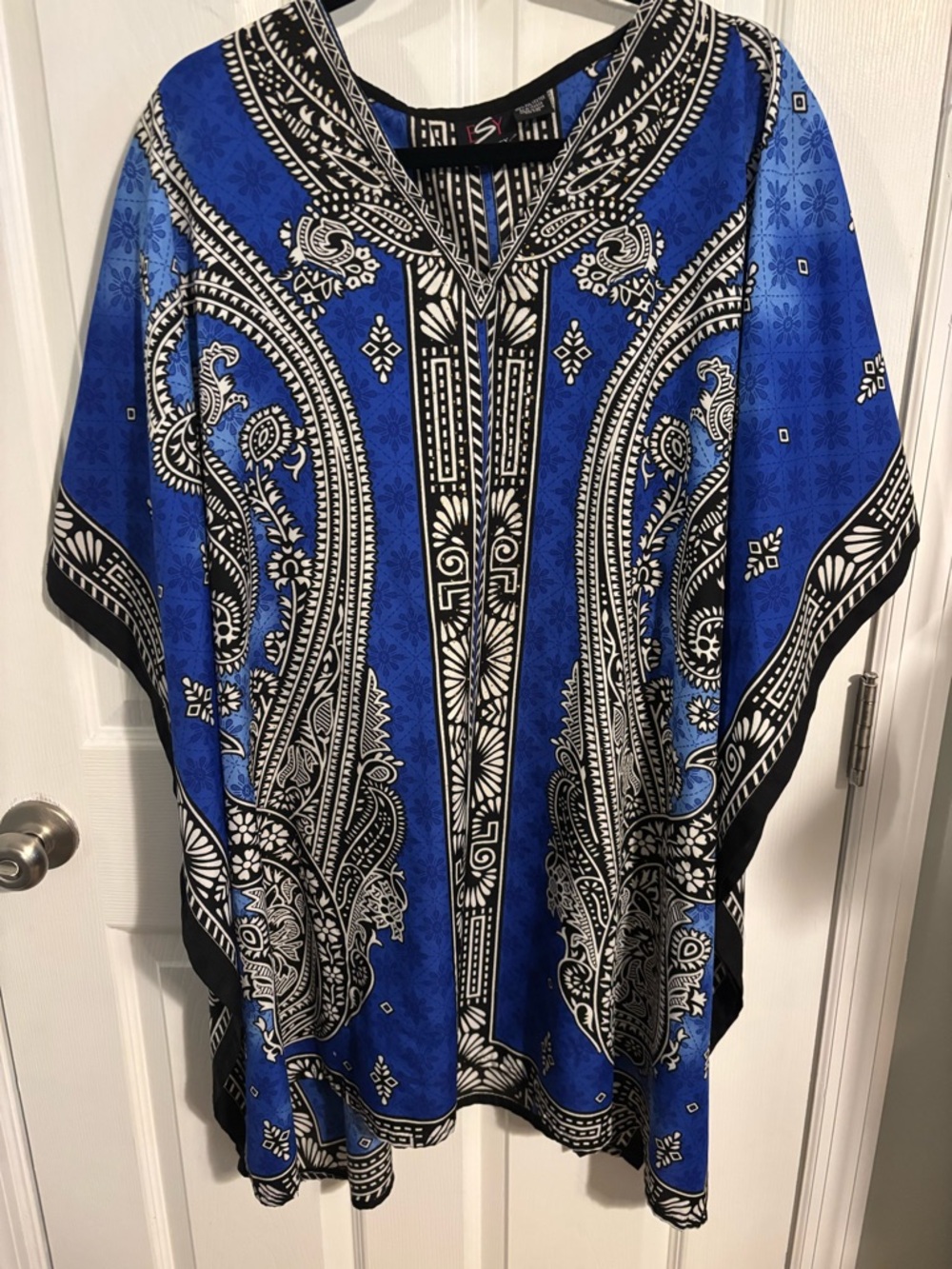 😍Studio Y Black and White Geometric Tunic Blouse with Blue Accent- ONE SIZE